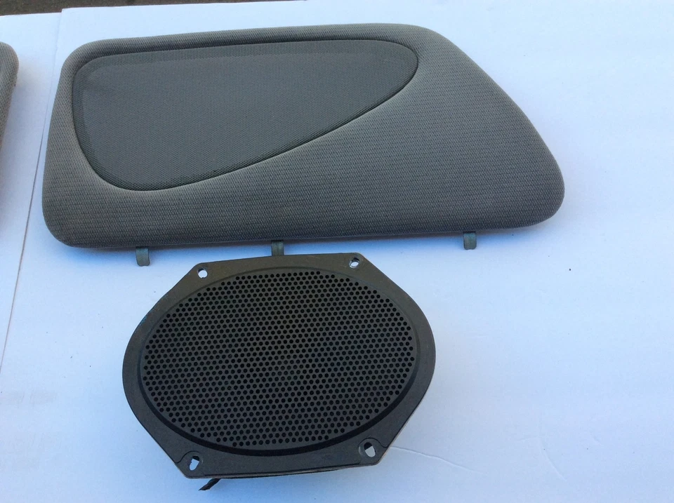 Parrilla de altavoz trasero gris OEM 96 97 1996-1997 Ford Thunderbird Mercury Cougar Foto 3 de 4