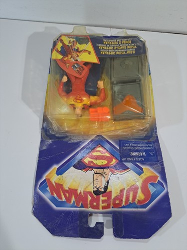 Neu in Verpackung Kenner DC Comics X-Ray Vision Superman 5" Figur mit Wurfarm - Bild 3 von 5