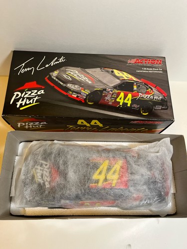1/24 TERRY LABONTE #44 PIZZA HUT CWB  2005 ACTION NASCAR DIECAST 1 OF 144 *BANK* - Picture 8 of 9