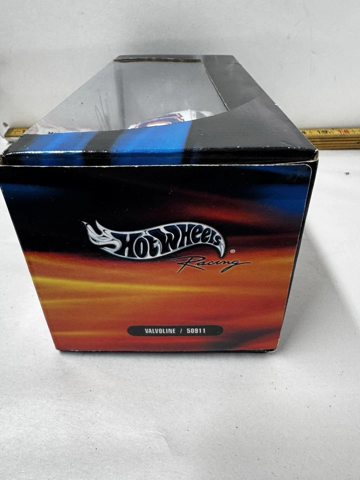 Johnny Benson #10 Valvoline NASCAR HOT WHEELS RACING 2001 1:24 AUTOGRAFIADO Foto 3 de 4