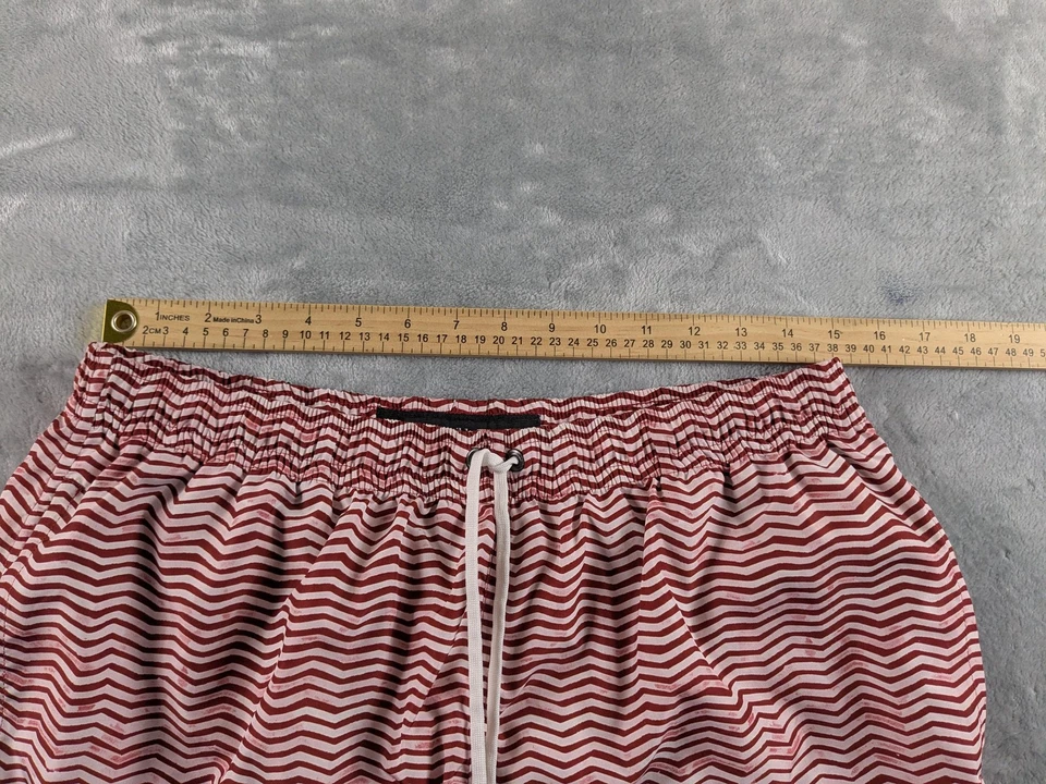 Bermuda de natação Ermenegildo Zegna masculina grande vermelha branca em ziguezague forrada feita na Itália - Imagem 2 de 4