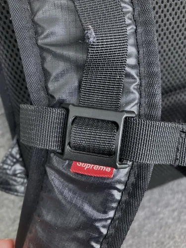 Sac à dos Supreme FW17 noir brillant MARQUES
