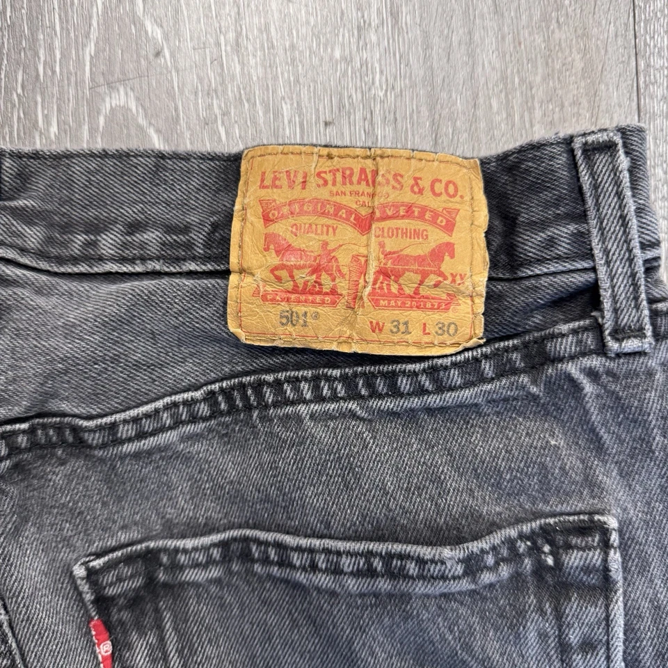 Pantalones de mezclilla originales vintage Levi’s 501 XX negros con botones talla 31x30 Foto 3 de 4