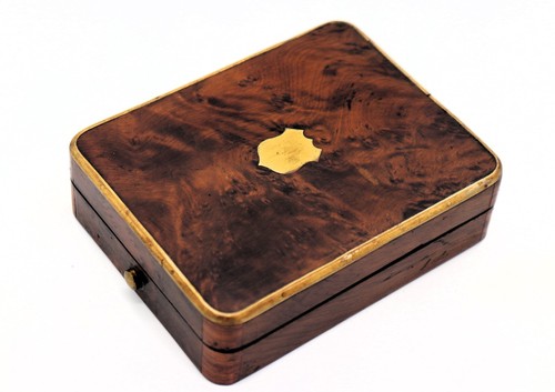 RARE ANTIQUE WOODEN JEWELRY BOX WITH BRONZE INSERT FOR PENDANTS FROM THE 1920s - Picture 8 of 9
