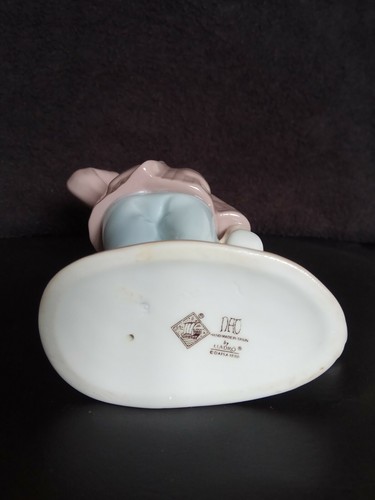 Nao Porcelain by Lladro SLEEPY HEAD ( BOY SLEEPY HOLDING TEDDY BEAR ) - Picture 6 of 6