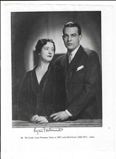LYNN FONTANNE Signed 8 x 10 Book Photo / Actress Autographed