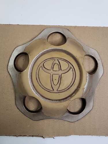 2001-2004 GENUINE OEM TOYOTA Tacoma Wheel Center Cap 42603-04060