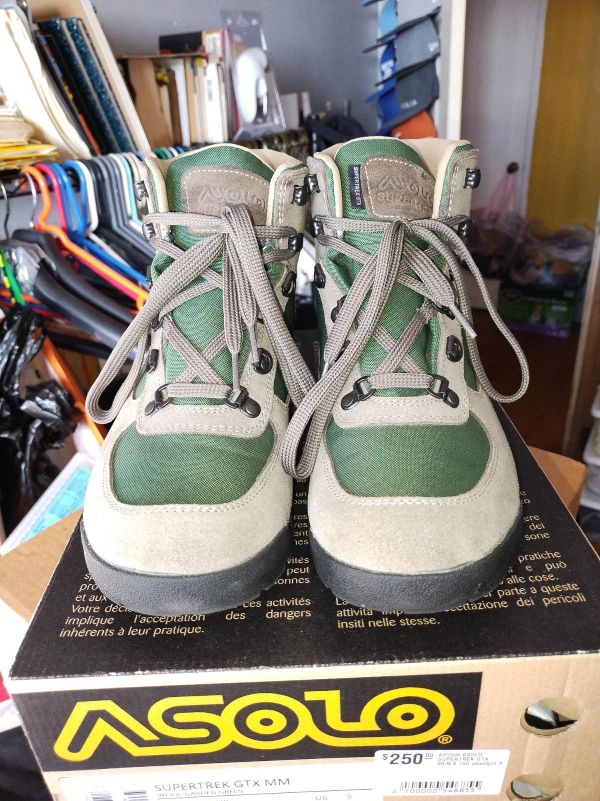 A-Solo Supertrek Gore-Tex Boots, Grey and Green/ Size 9