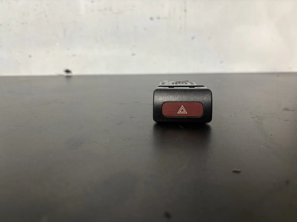 1998 - 2000 年日产 Frontier 紧急危险开关按钮控制 — 第 4/4 张图片