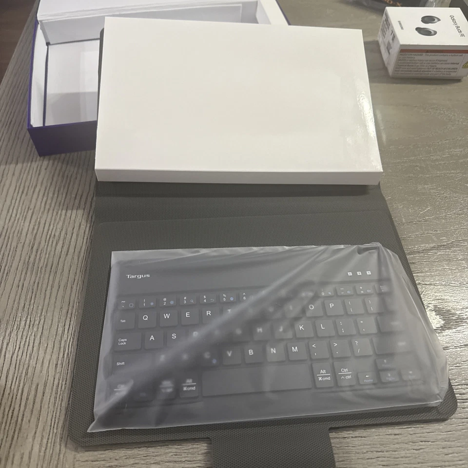 Targus THZ861US Pro-Tek Universal 9-11 Rotating Keyboard Case for 9" to 10.5" Ta - Image 4 of 4