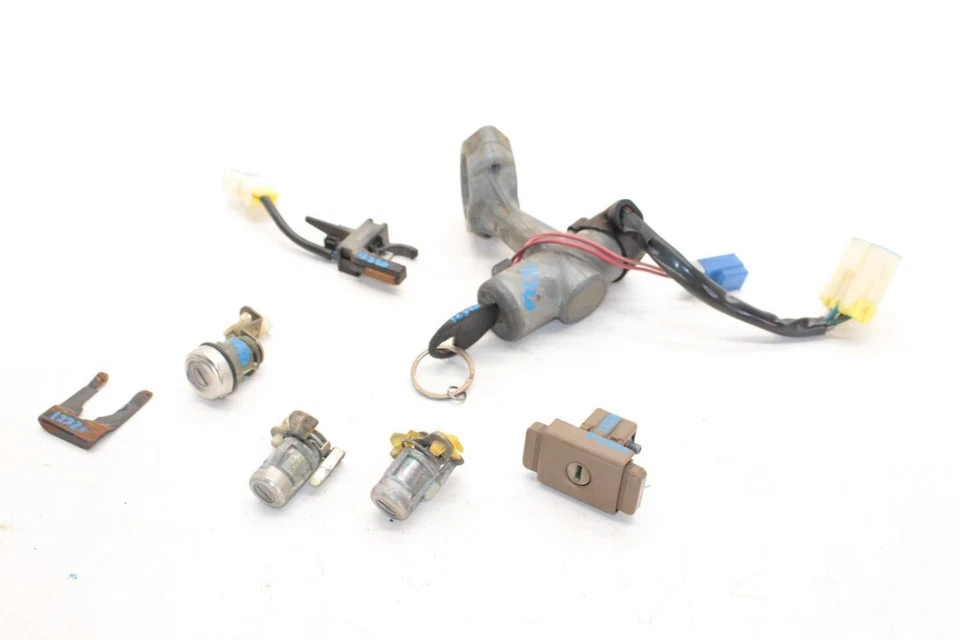 84-86 Nissan 300ZX Z31 Ignition Switch with Key and Lock Cylinders Foto 3 de 4