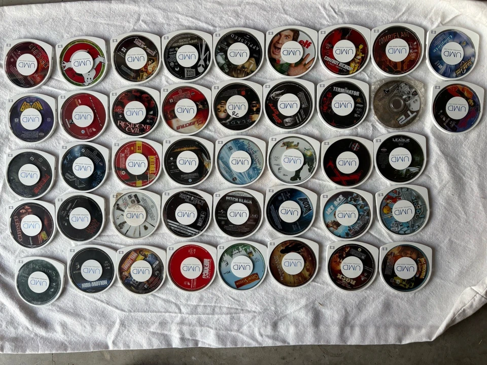 PSP UMD VIDEO LOT 28 MOVIES N Cases some Loose. FAMILY ACTION COMEDY HORROR Foto 4 de 4