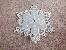 Beautiful Heritage Lace Doily Table Linen Off White Snowflake 9" NICE