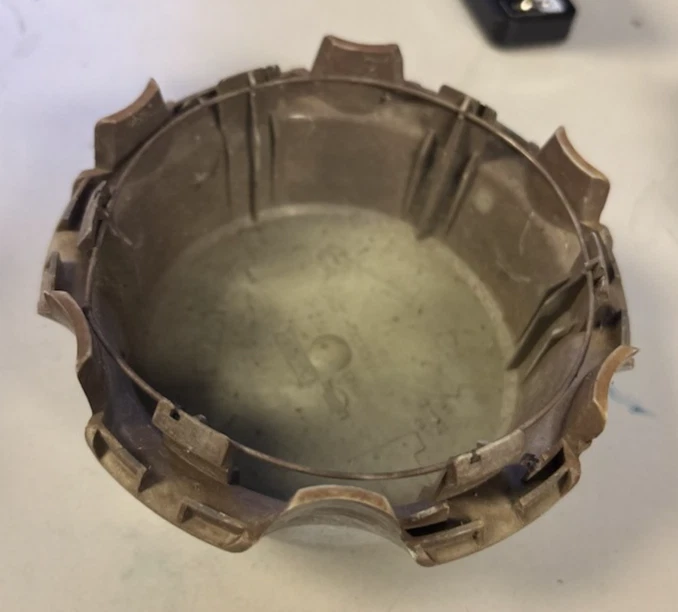 96 97 Nissan Pickup OEM Wheel Center Hub Cap P/N 403158B210 # 62340 NO LOGO Foto 2 de 3