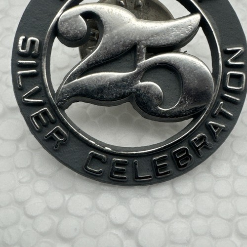 Vintage MARY Kay 25 Year Silver Celebration Pin 1” LAPEL COLLECTIBLE PIN - Picture 3 of 5