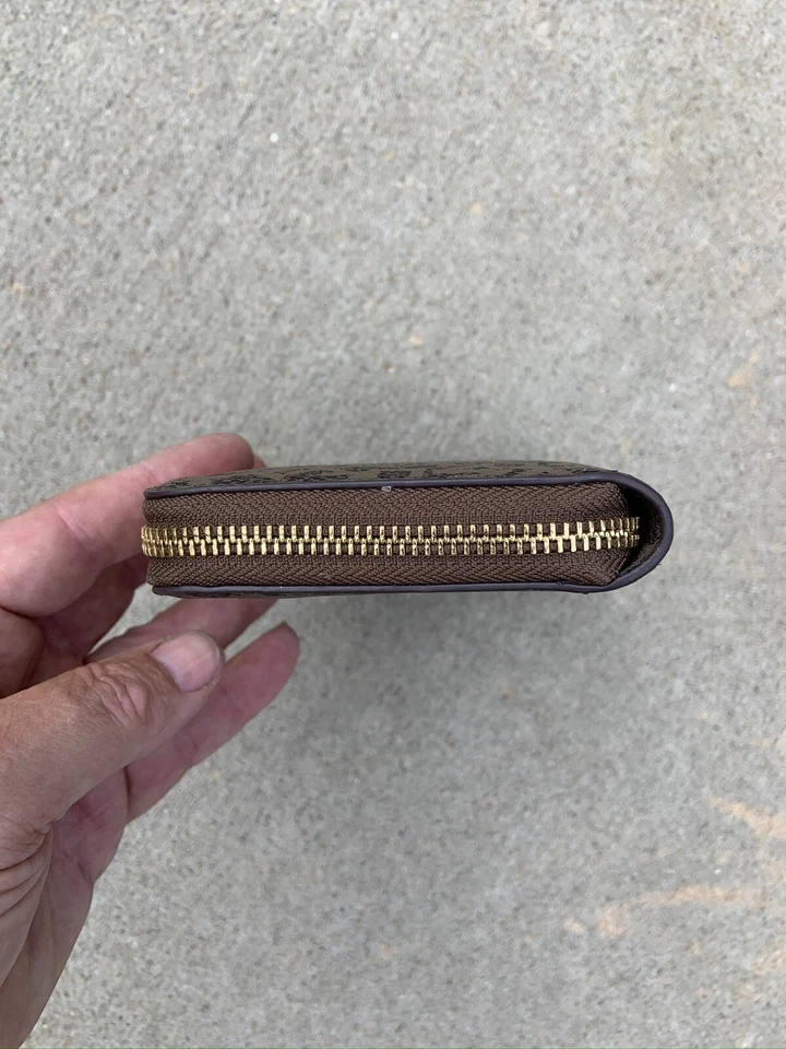 DKNY Marrón Signature - Lona Recubierta - Cremallera Alrededor - Cartera Continental Foto 4 de 4