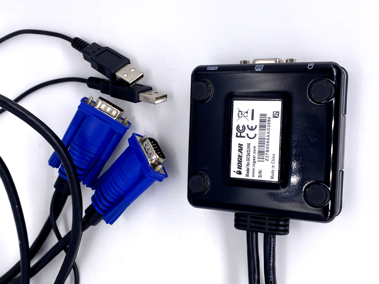 IOGEAR GCS42UW6 - 2-Port External VGA USB KVM Switch Built-In Cables