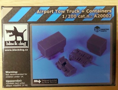 Airport tow truck+containers von Blackdog in 1/200