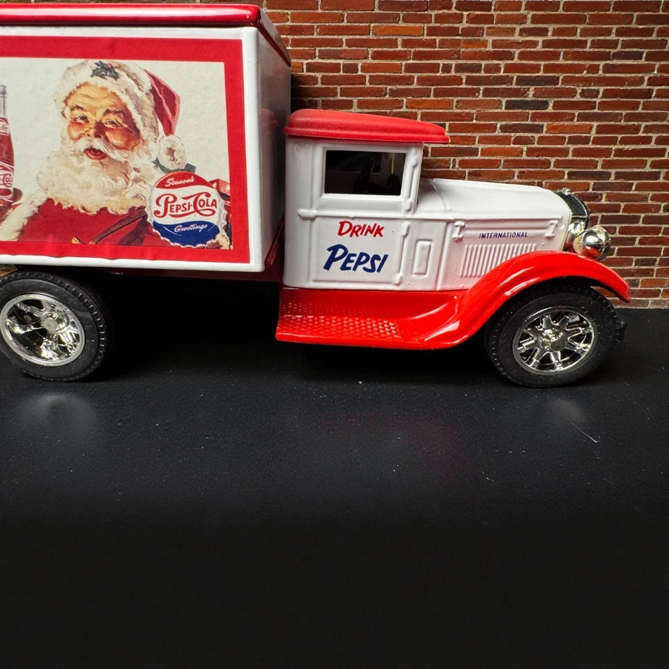 Ertl American Classic Santa Christmas Pepsi Cola 1930 camión de carga banco de colección Foto 3 de 4