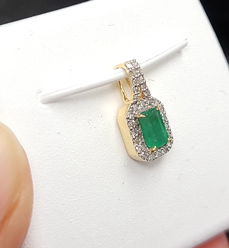 OFERTA! COLGANTE DE DIAMANTES Y ESMERALDAS GENUINAS DE 0,40 CTW EN ORO DE 14K 20 MM Foto 4 de 4