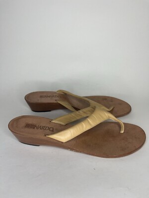 Bernardo Sandals Flip Flops Women Size 10M Tan Nude Made In Italy 