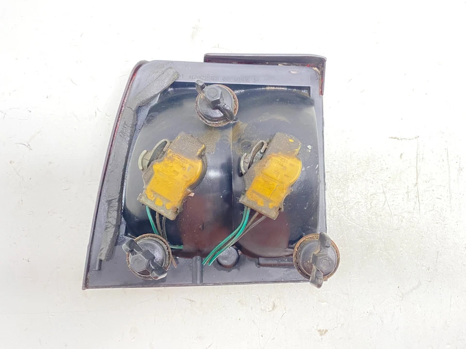 1982-1989 OLDSMOBILE FIRENZA RIGHT PASSENGER SIDE TAILLIGHT - OEM 166-01278R - Image 3 of 4