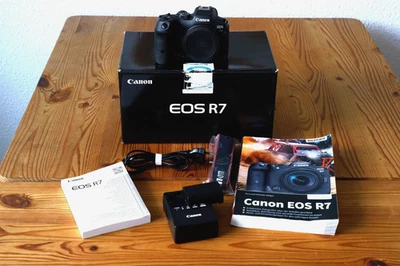 Canon EOS R7