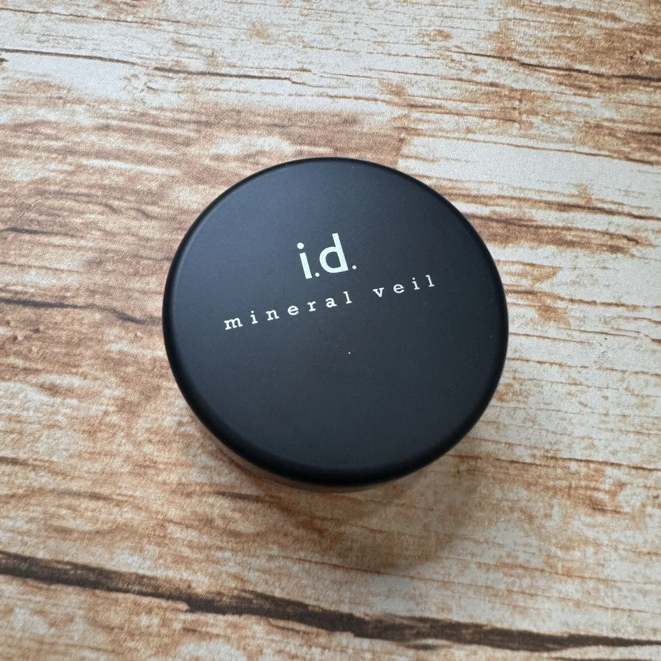 i.d. Mineral Veil Bare Escentuals  0.06 oz/ 2g  36078 Loose Finishing Powder - Image 3 of 4