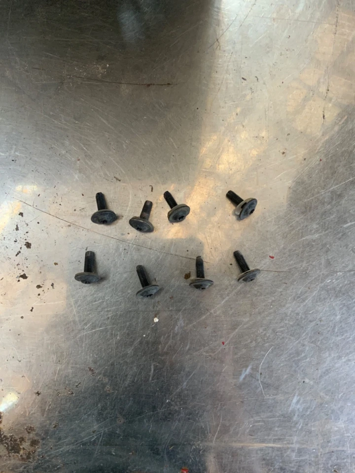 OEM 2009-2018 Dodge RAM/RAM 1500 cubierta de puerta trasera panel de acceso pernos de montaje Foto 2 de 3