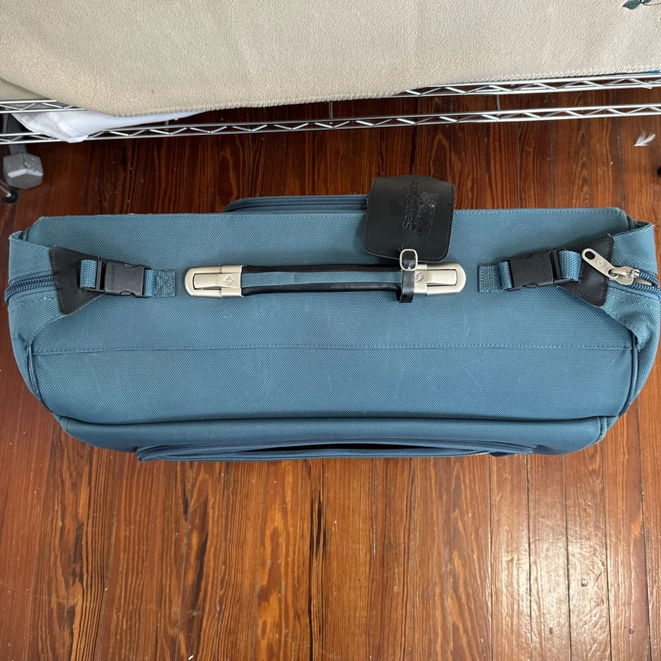 Samsonite Garment Bi-Fold SuitCase Wheeled Bag Rolling Travel Luggage Aqua Green - Image 2 of 4