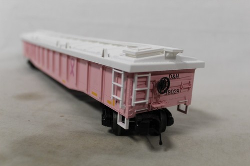 MTH D&H Breast Cancer Gondola w/Cover 38029 ( No Box ) - Picture 8 of 10