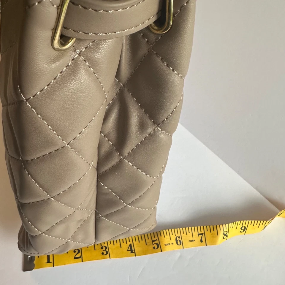 Bolso de Mano Grande Badgley Mischka Acolchado Taupe Nuevo con Etiquetas Foto 2 de 4