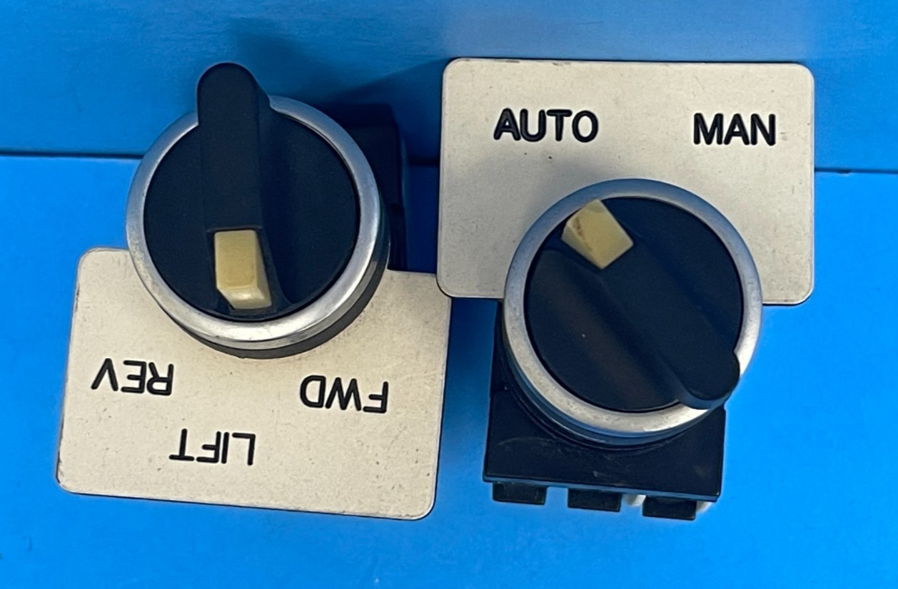 Baco 22 mm 3 Positions momentary contact & 2 positions Maintained  [Lot of 2]