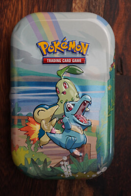 Pokémon Box - Aufbewahrung Deko mit Johto Starter Mini Tin - Feurigel, Karnimani