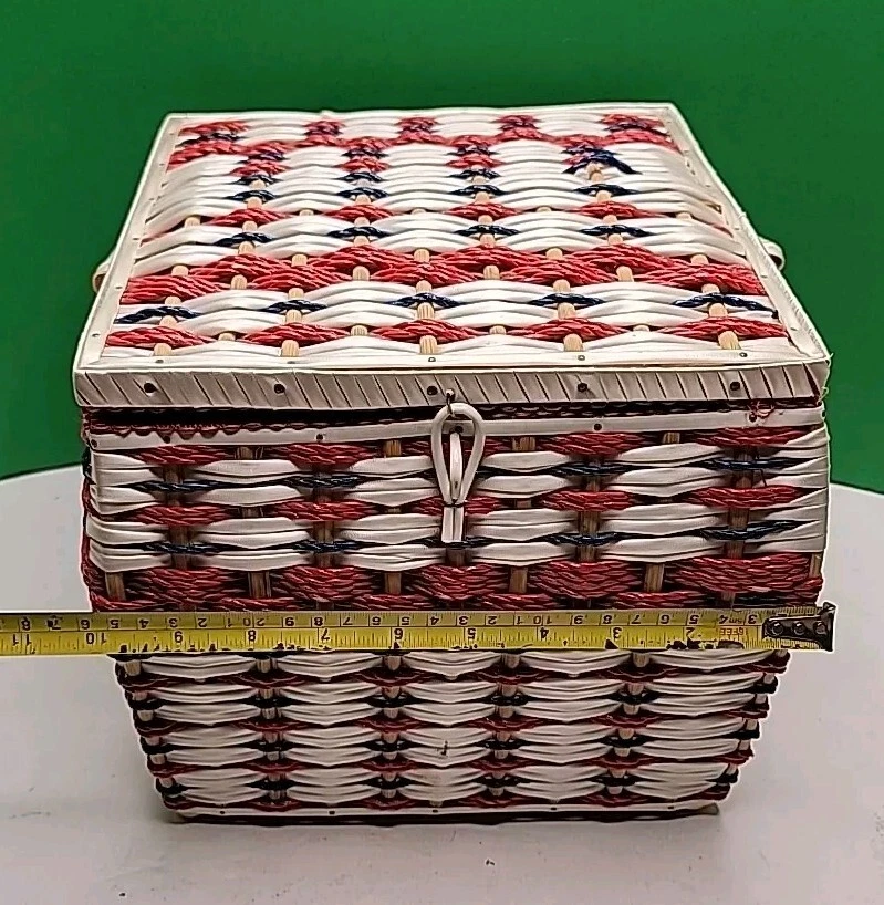 Lote Mixto de Suministros de Costura con Cesta - Nuevo y Usado. Foto 4 de 4