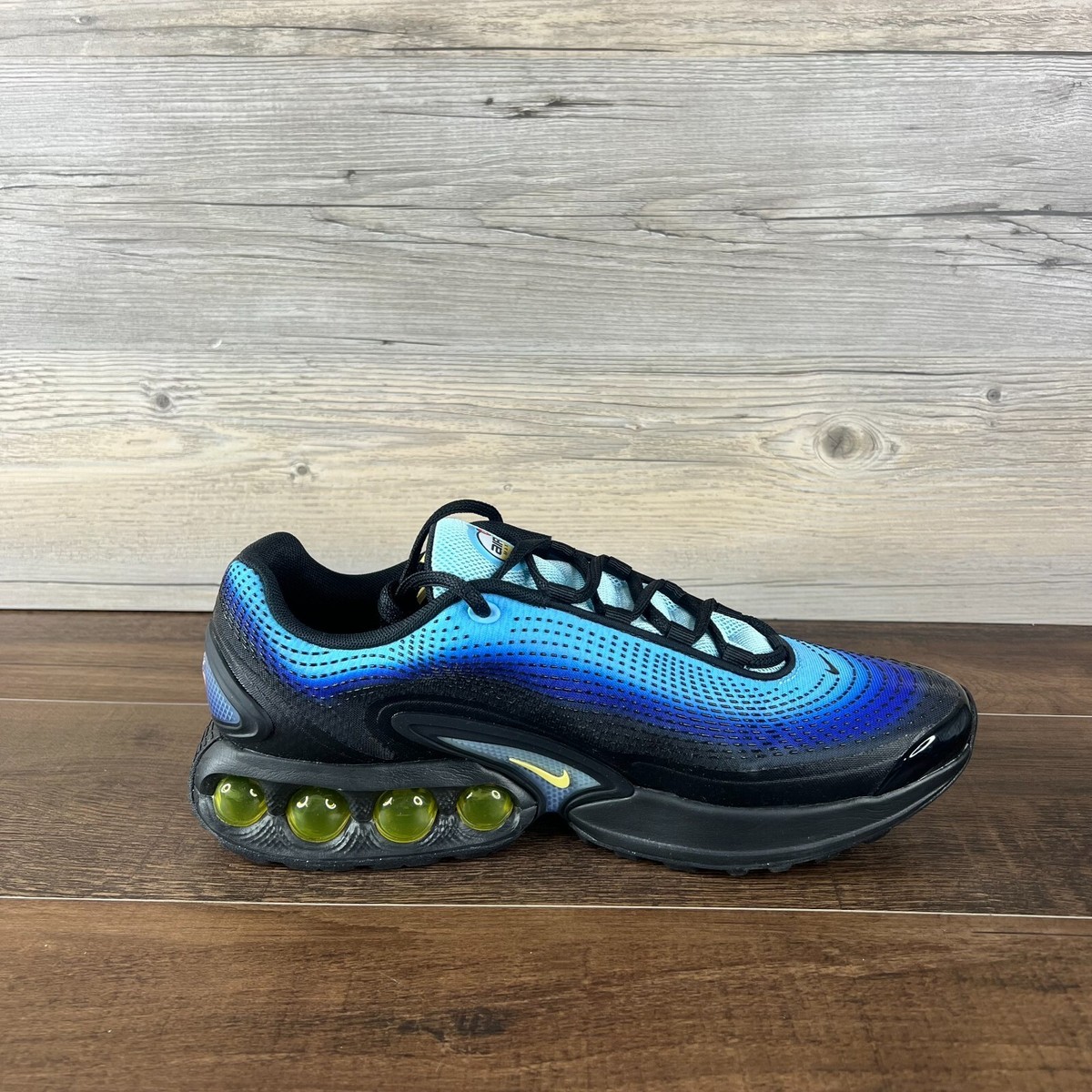 Nike Air Max DN SE Mens Size 9.5 Sky Blue Hyper Blue Black