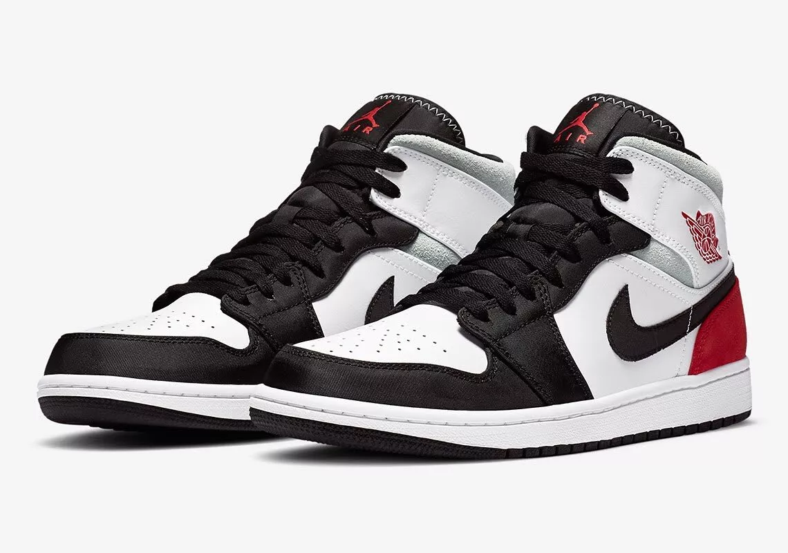 Jordan retro 1 mitad y mitad sale