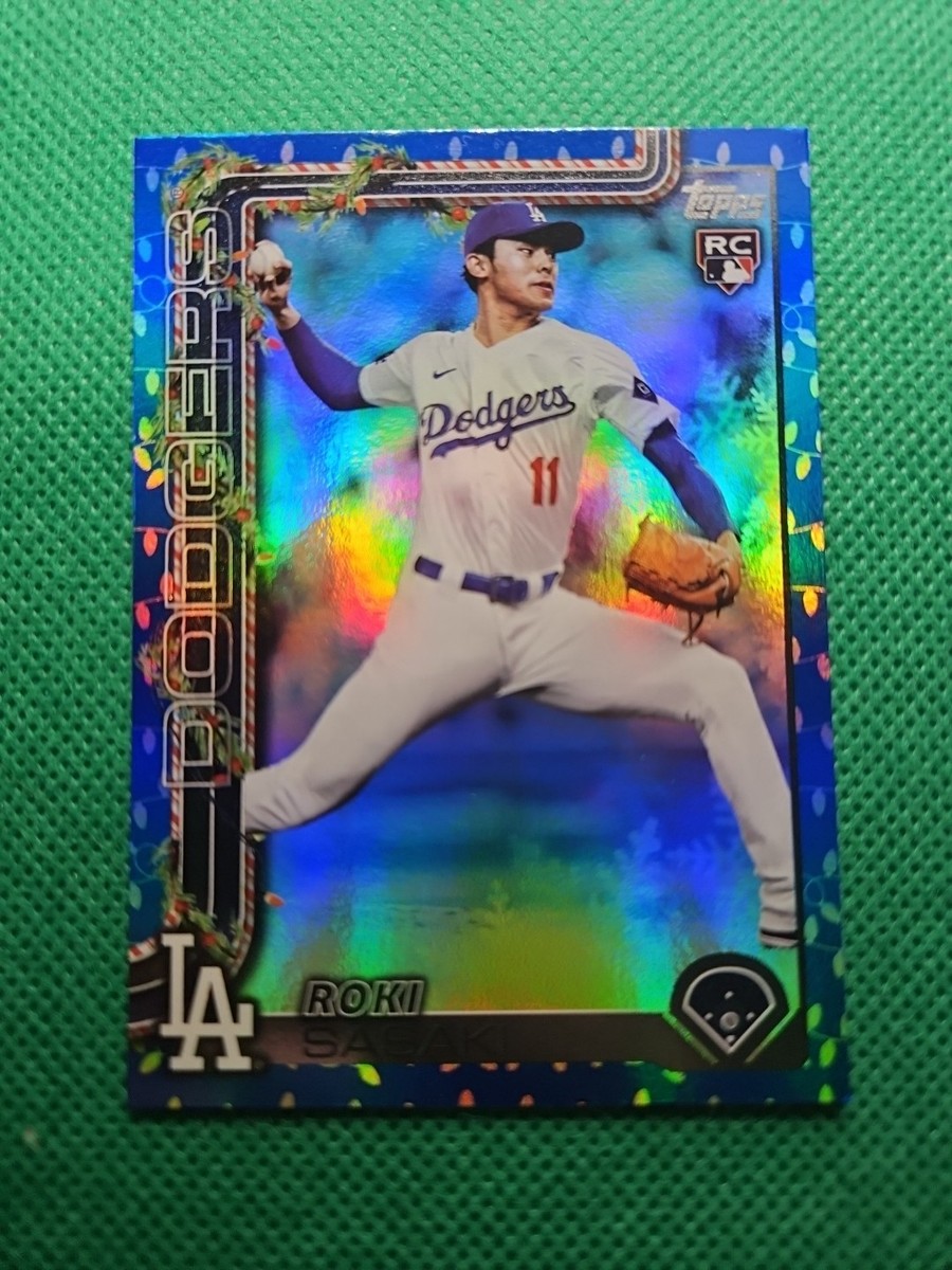 2025 Topps Holiday #H23 Roki Sasaki RC Blue Metallic Holiday