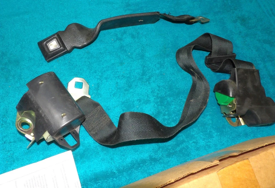 Ford LTD II 1978 1979 Cougar 4 puertas nuevo negro cinturón de seguridad delantero derecho - retractor Foto 4 de 4