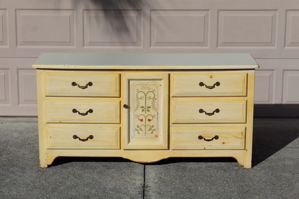 Cómoda Lexington para muebles de casa Burlington Foto 2 de 4