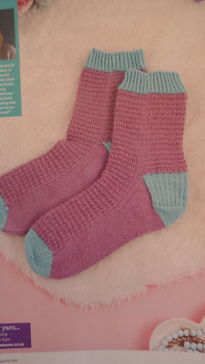 Strickanleitung für einfach zu strickende Damensocken in 4-fädigen Sockengarnen - 5 Größen