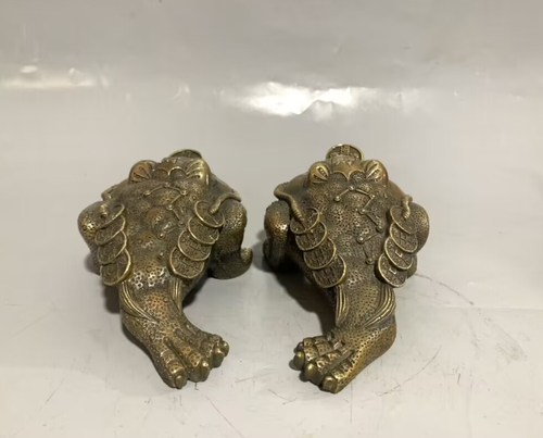 A pair of antique brass three-legged gold Toad living room office decor - Picture 4 of 5