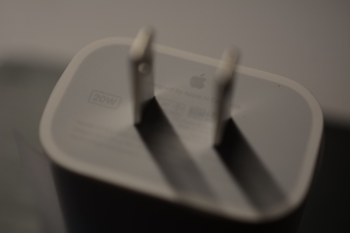 Apple Genuine OEM 20W Charger USB-C Power Adapter iPad iPhone 12