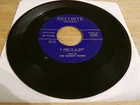 New ListingThe Rockin' Chairs 45 - A Kiss is a Kiss - Recorte 45-402
