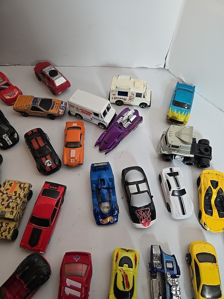 2002 Johnny Lightning Marvel Personaggio Cars 3 Pack 1:64 Die 2002 Johnny Lightning Marvel Personaggio Cars 3 Pack 1:64 Die