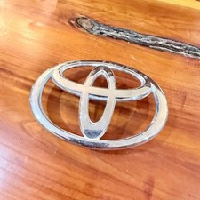 2003 2004 2005 Toyota Sienna Front Hood Emblem Badge 75314-ae010 Oem