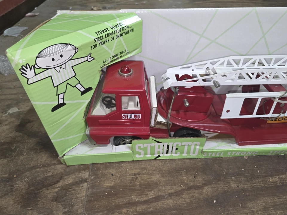 Camión de bomberos Structo 2001 gancho y escalera no. 11001 29” acero prensado rojo NOS Foto 2 de 4