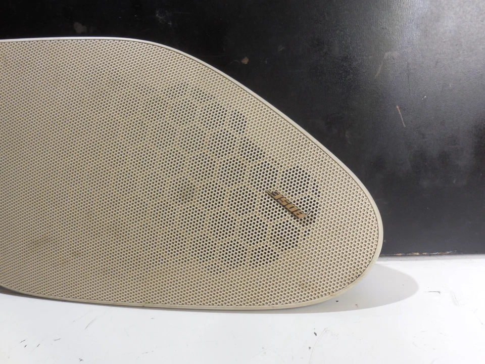 Parrilla de altavoz puerta delantera derecha 2307200448 03-12 Mercedes Benz R230 SL600 SL500 Foto 2 de 4