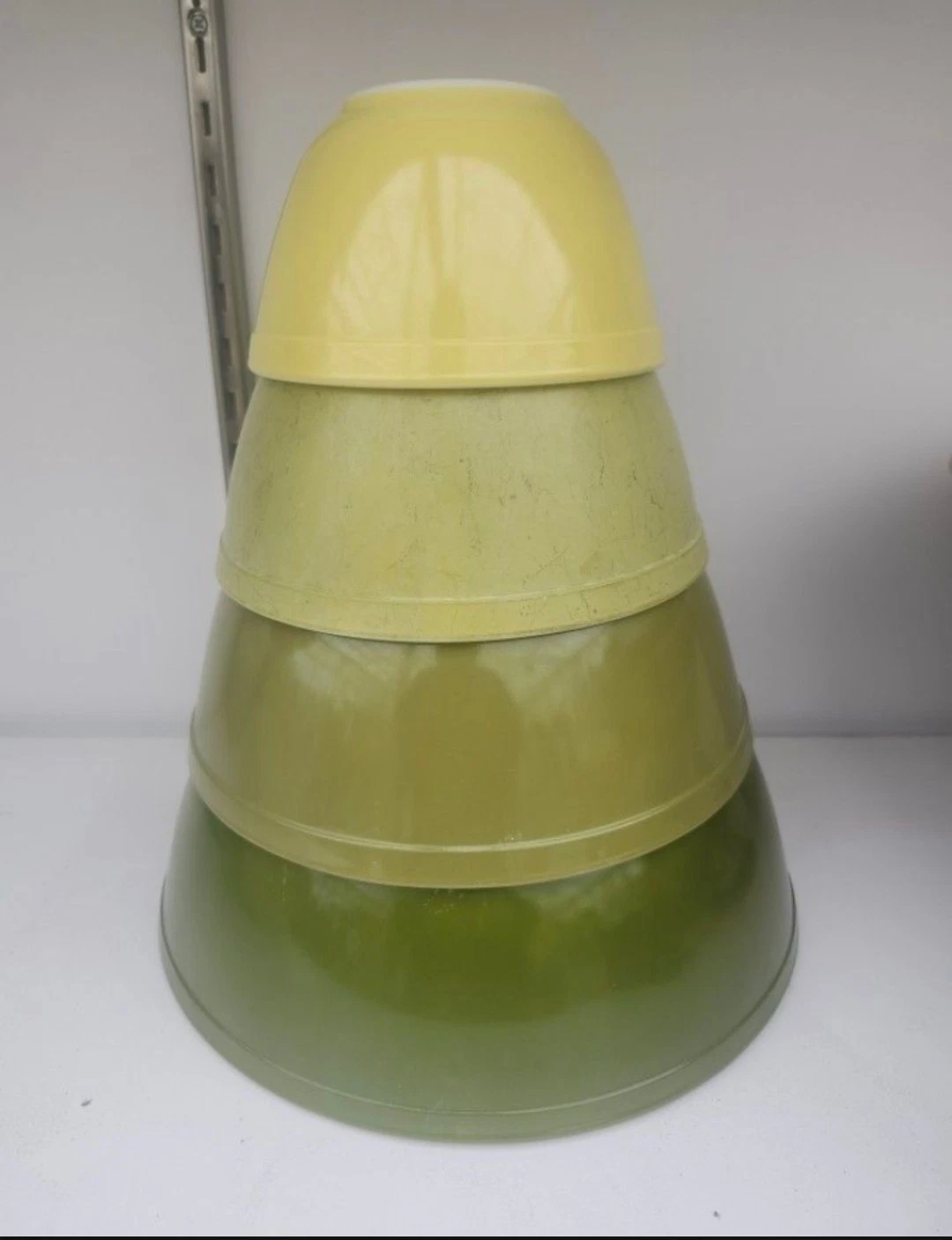 Vintage Pyrex Olive Green Yellow Nesting Mixing Bowls Set of 4 401 402 403 404