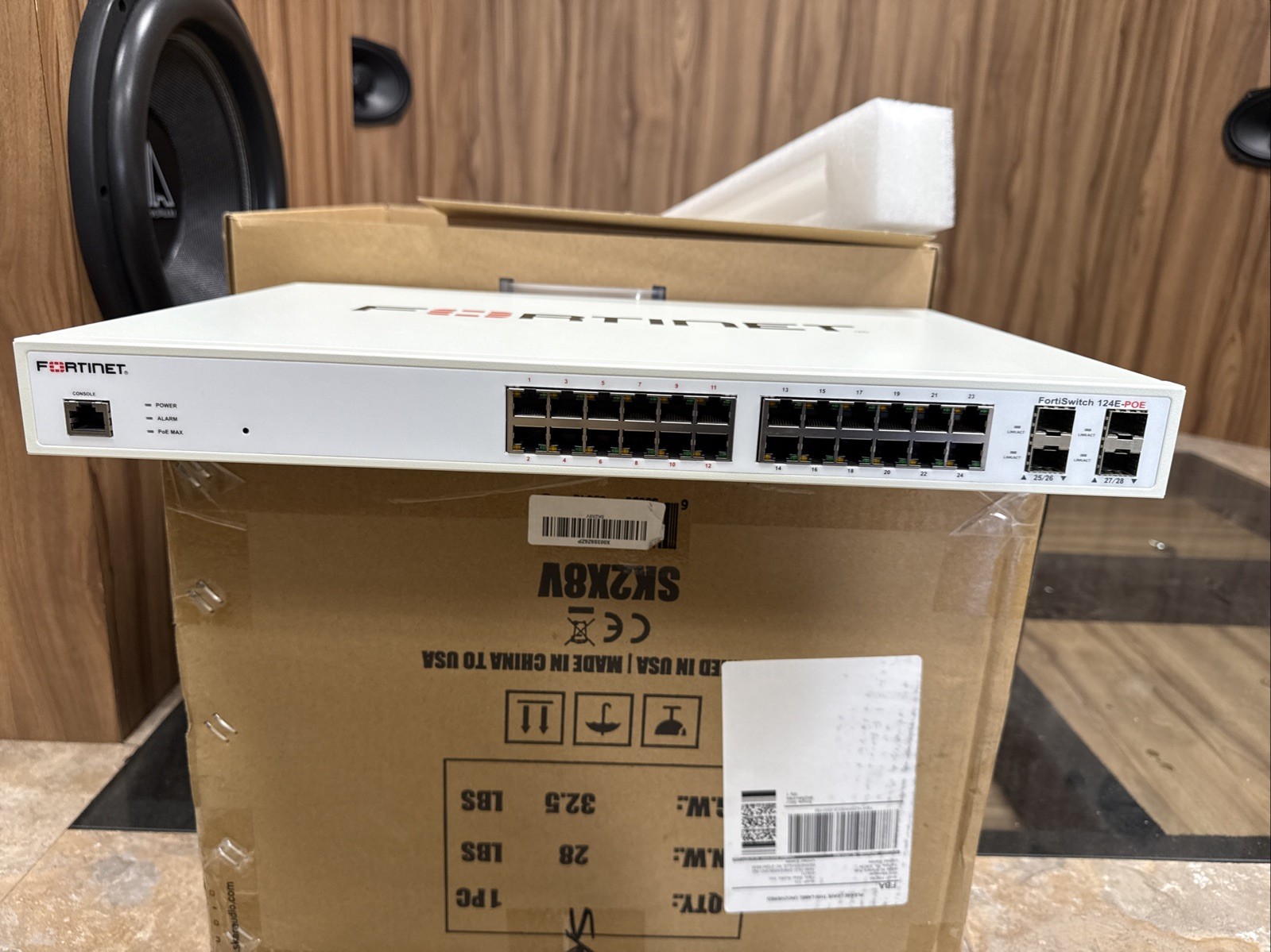 как выглядит NEW Fortinet FS-124E-POE 24-Port Gigabit PoE Switch 24x 1GbE UNREGISTERED фото